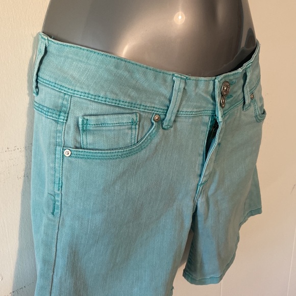 3/$20 - deLiA*s Teal Denim Shorts - Picture 3 of 6